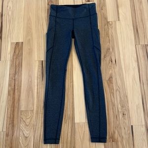 Lululemon Leggings Size 4 in Black Chevron Print